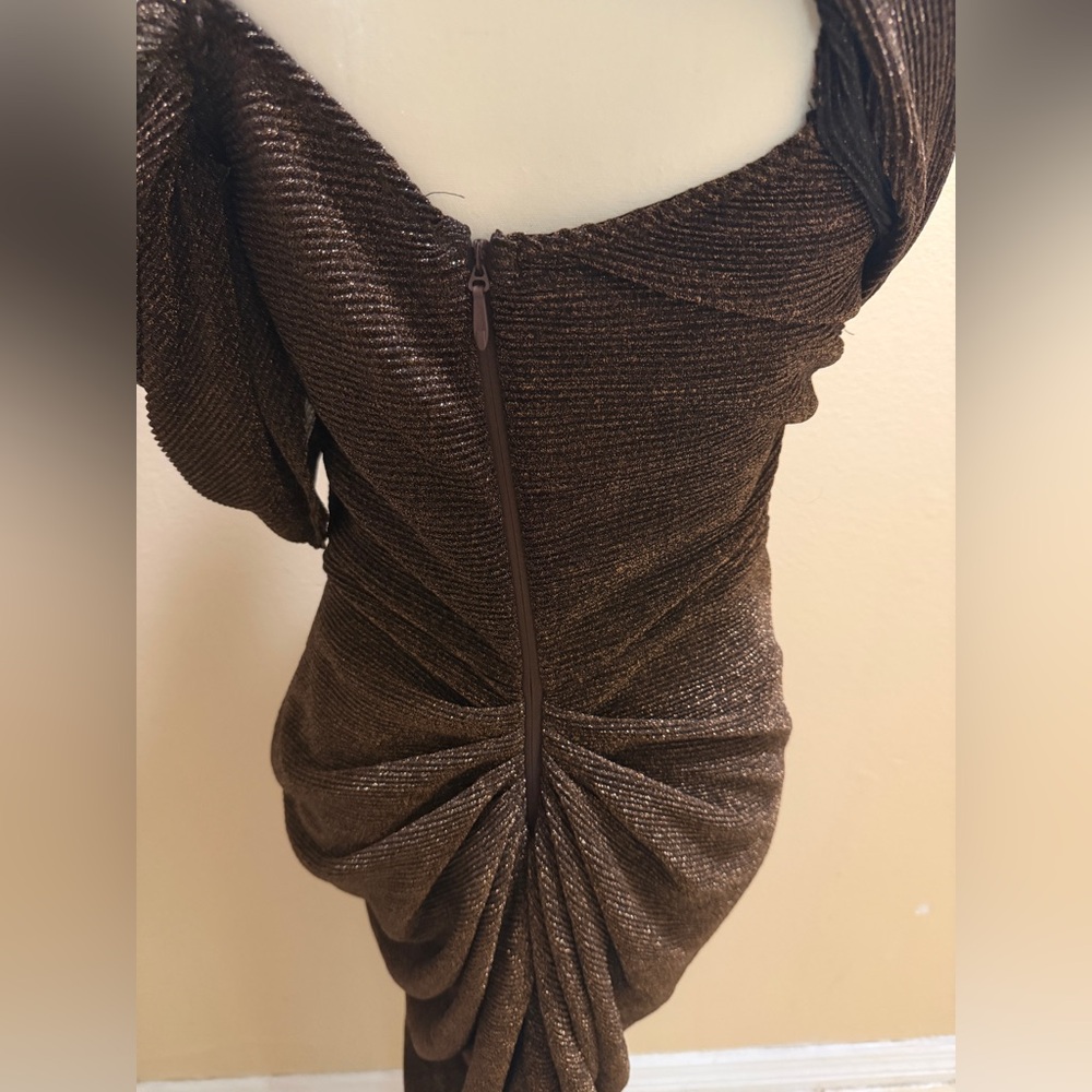 PRETTY LITTLE THING CHOCOLATE GLITTER PLISSE CUT OUT ONE SHOULDER DRAPED DRESS 8 - Picture 10 of 14